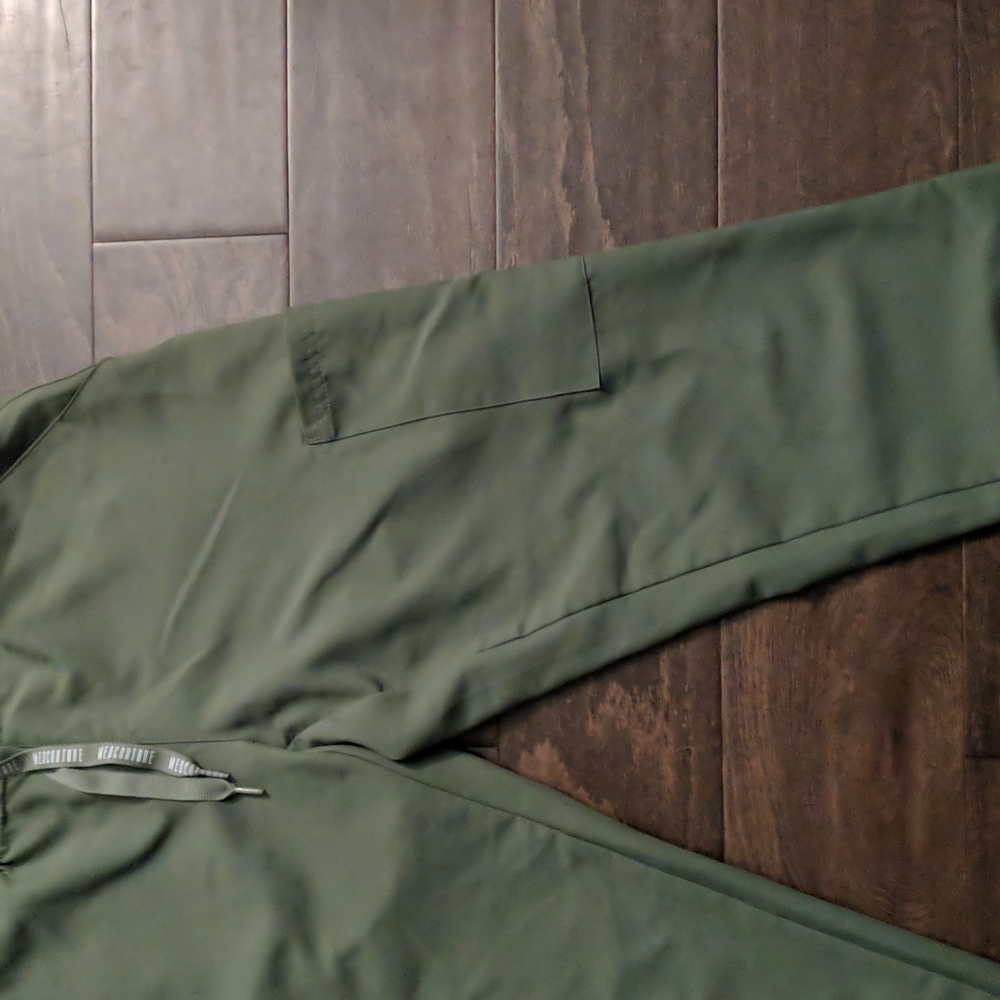 Med Couture Sage Green Jogger Scrub Set - Picture 4 of 5